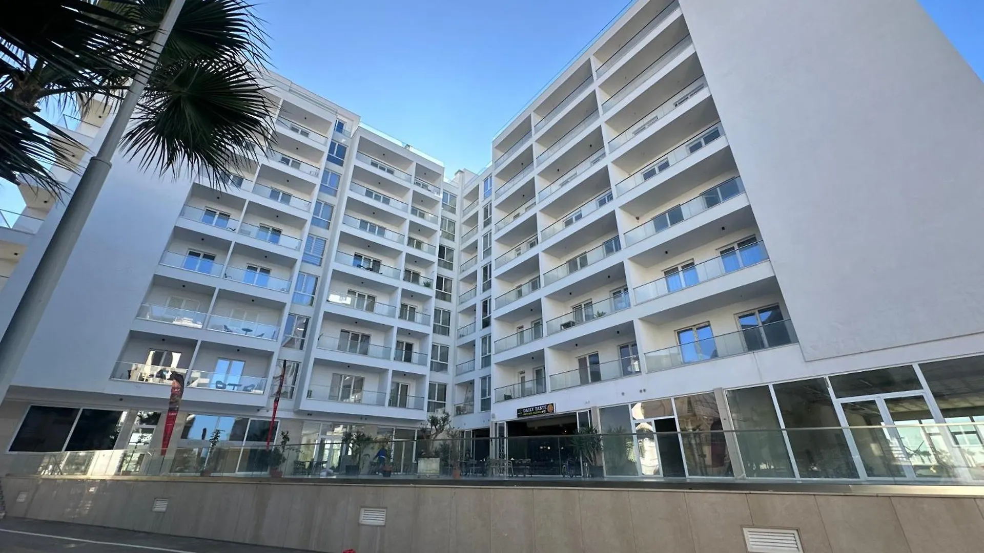 Ekam Sun Apartments ゴーレム 0*,